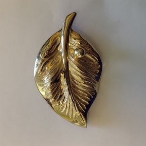 Giovanni Gold Tone Leaf Brooch